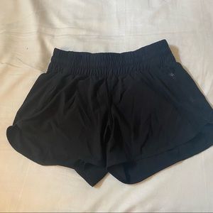 Lululemon black athletic mid rise shorts size 4